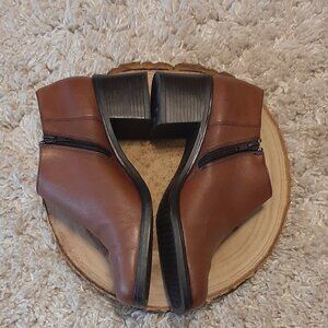 Sandler of Boston Brown/Camel Booties Leather Size 8-1/2W NWOT